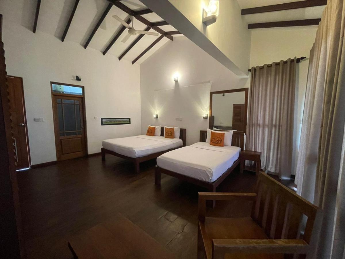 Hotel Lake Park Полоннарува Екстер'єр фото